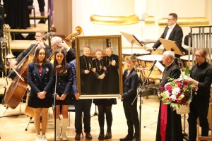 arcybiskup marek jędraszewski w filharmonii